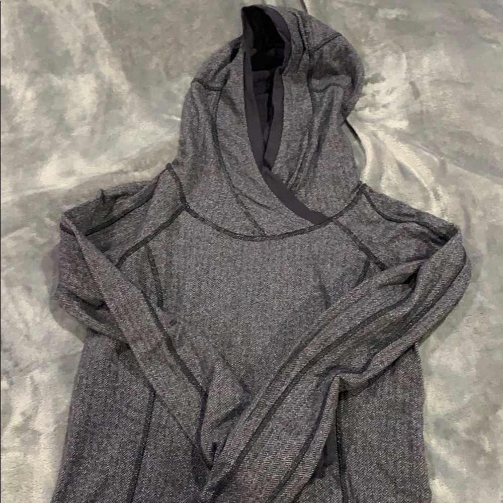 lulu lemon sweatshirt